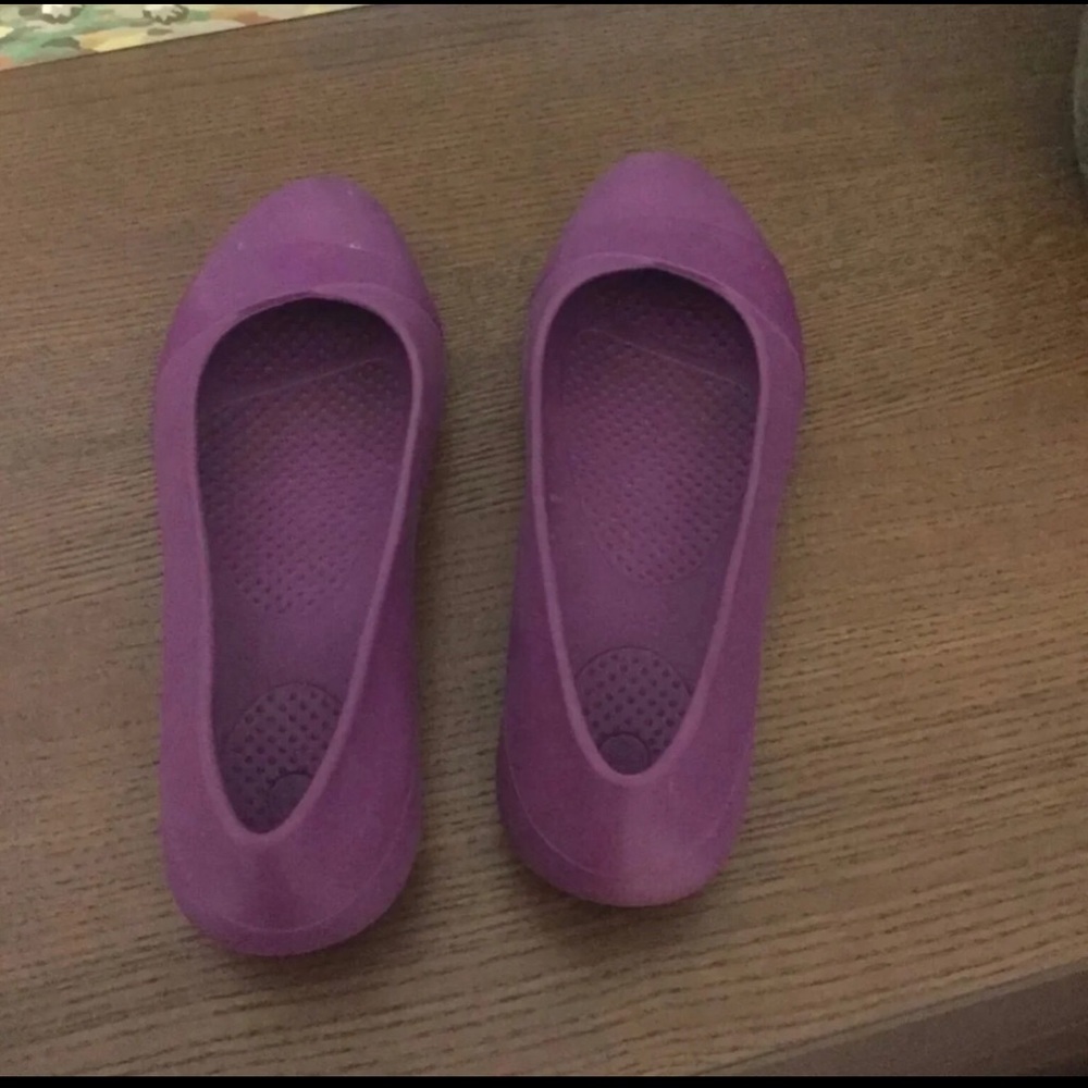 Dark pink / purple crocs